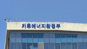 기후에너지환경부, 87GW 태양광 보급판 키웠지만∙∙∙송전망 갇히고 중국산에 밀린다